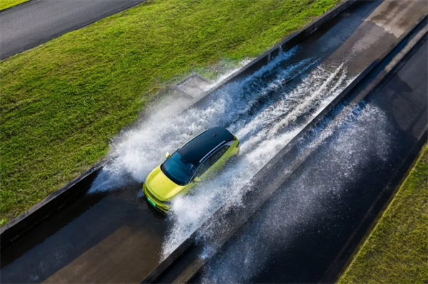 品牌丨合资品牌销冠续写传奇：上汽大众以"油电并进"迎战2025