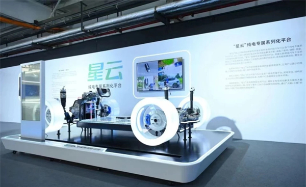 汽车强国路上，步履不停的上汽