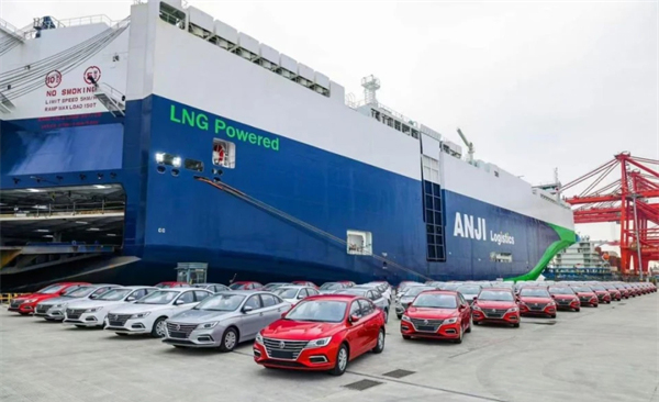 汽车强国路上，步履不停的上汽