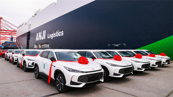 四维裂变重构增长逻辑，上汽亮出头部车企转型进化新样本