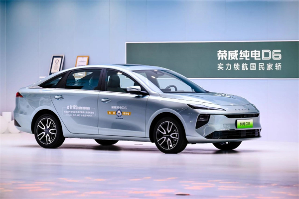 四维裂变重构增长逻辑，上汽亮出头部车企转型进化新样本