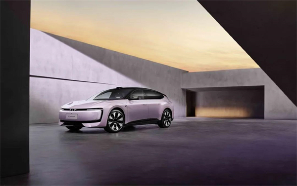 四维裂变重构增长逻辑，上汽亮出头部车企转型进化新样本