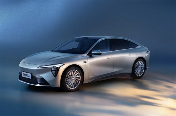 上半年零售销量夺冠，饱和式进攻箭在弦上：上汽势如破竹