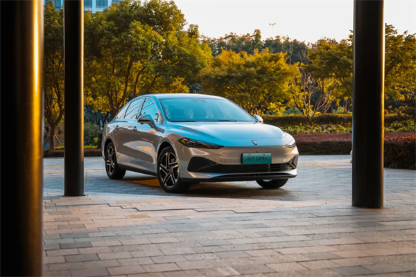 上半年零售销量夺冠，饱和式进攻箭在弦上：上汽势如破竹