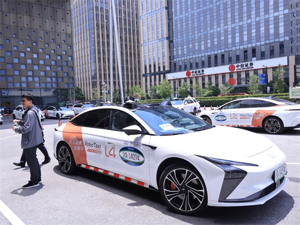 斩获两张L4级“沪牌”，上汽为什么成为世界人工智能大会收获最多的企业？