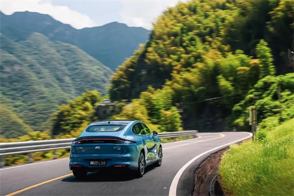 打破一切焦虑，新一代智己LS6的“爆款”含金量