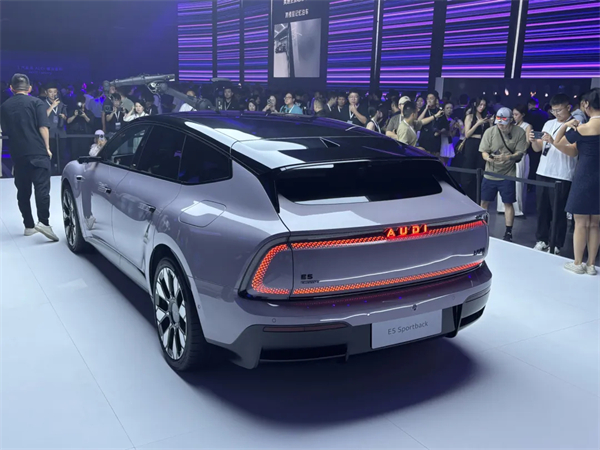 奥迪E5 Sportback：30分钟破万单的背后，是豪华电动的「取舍」革命！