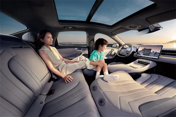 荣威M7 DMH：既要“大美好”，也要“真智能”