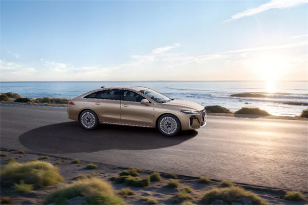 荣威M7 DMH：既要“大美好”，也要“真智能”