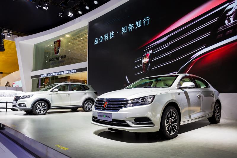 全新荣威950、荣威e950定义“高级轿车” 成都车展亮相售价16.88万起 互联网汽车上市一周年 系统升级带来颠覆式进化