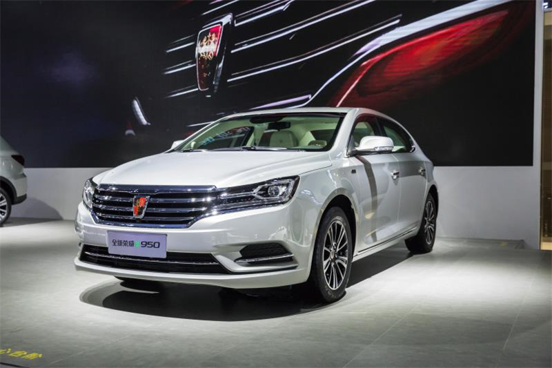 全新荣威950、荣威e950定义“高级轿车” 成都车展亮相售价16.88万起 互联网汽车上市一周年 系统升级带来颠覆式进化