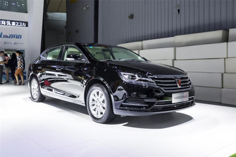 全新荣威950、荣威e950定义“高级轿车” 成都车展亮相售价16.88万起 互联网汽车上市一周年 系统升级带来颠覆式进化