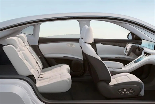 升舱不加价！“满配SUV”全新智己LS6剧院版上市，权益价21.99万~28.29万元