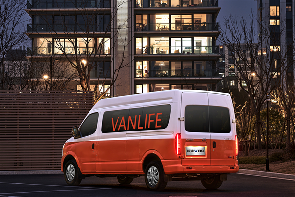 跑得猛、花得少、养得省、全场景！“全场景高价值轻客”上汽大通新途V80 9AT荣耀上市，全面高人一档