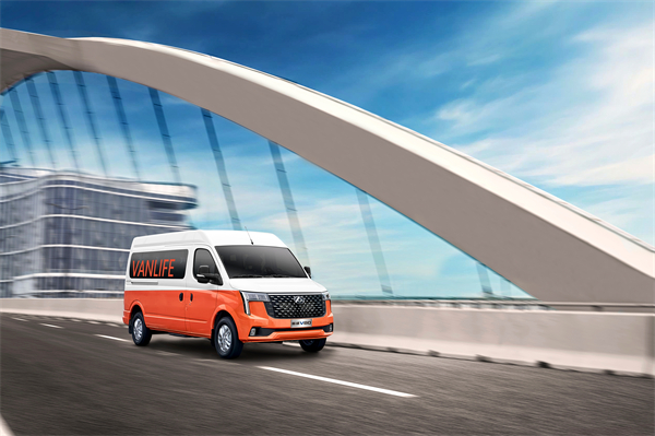 跑得猛、花得少、养得省、全场景！“全场景高价值轻客”上汽大通新途V80 9AT荣耀上市，全面高人一档