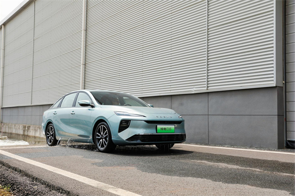 7.98万起！荣威纯电D6上市，A+级市场迎来“价值王者”