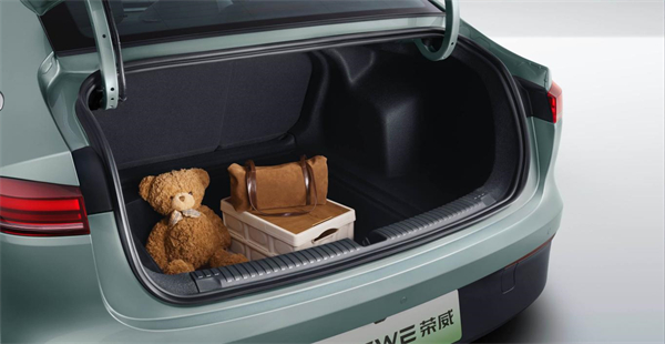 7.98万起！荣威纯电D6上市，A+级市场迎来“价值王者”