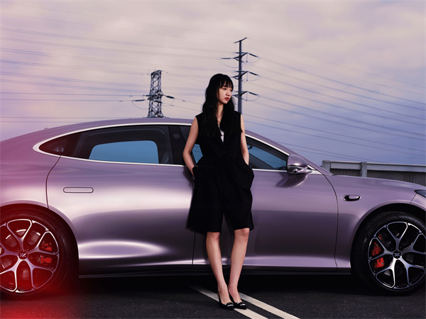 全新智己L6震撼上市，权益价20.49万~26.49万