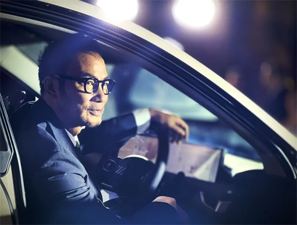 智己汽车重磅登陆香港市。6系双车同步上市