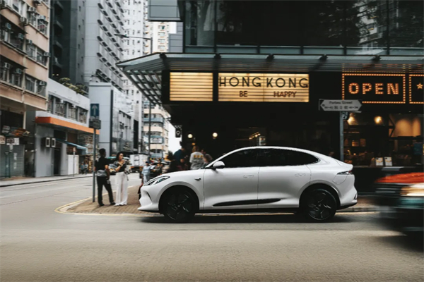 智己汽车重磅登陆香港市。6系双车同步上市