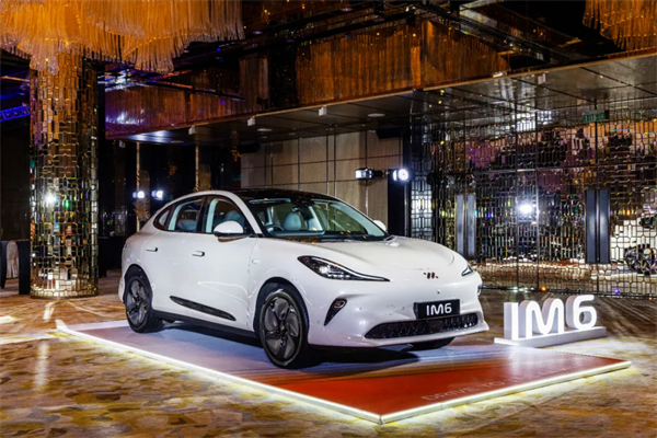 智己汽车重磅登陆香港市。6系双车同步上市