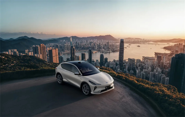 智己LS7焕新版上市，限时权益价32.99万元