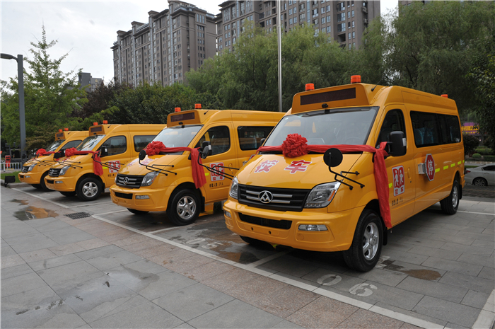 jn体育app官方网站携手上海烟草再度向陕西捐赠守护星专用校车