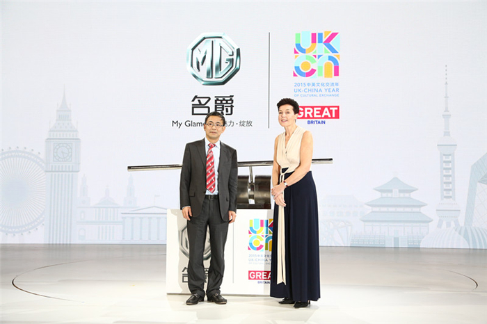 “卷福”首访中国，成功挑战名爵锐腾“8秒破百”